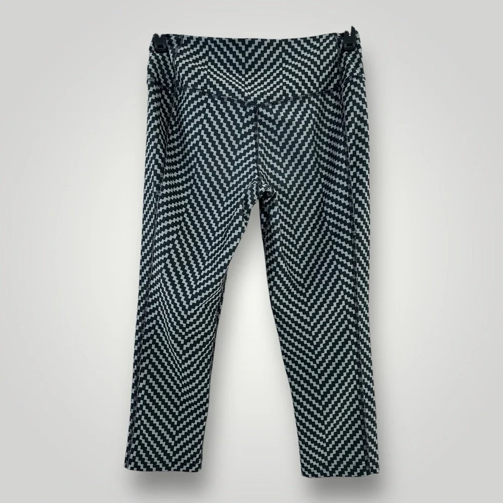 Nike Dri Fit Capri Leggings Womens S Black Gray Geometric Athletic Workout Pants